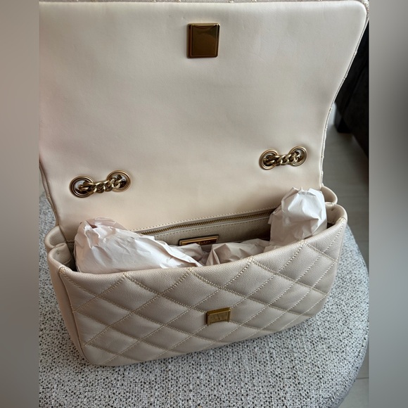 Tory Burch Quilted Chain Medium Shoulder Bag in Beige - Picture 5 of 10